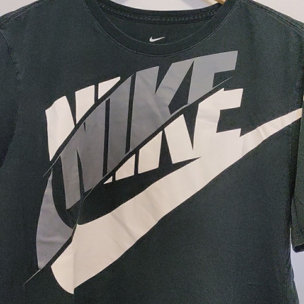 Nike T-Shirt  - Picture 2 of 10